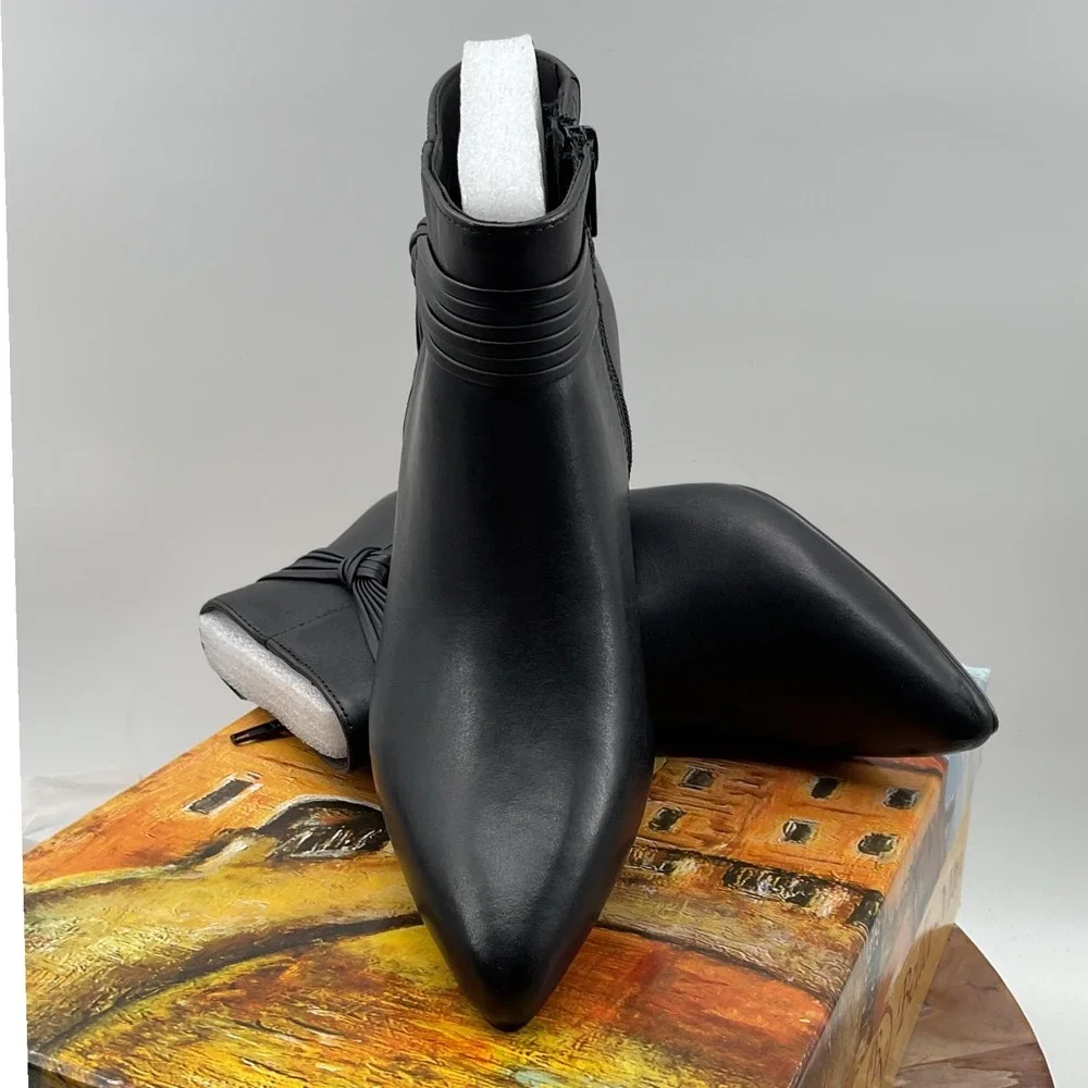 Bella Vita Black Leather Ankle Boots Pointed Toe Kitten Heel 51-2462 6WW